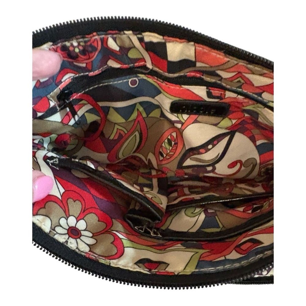 Chic Black Crossbody Bag with Gold Hardware - Picture 4 of 5